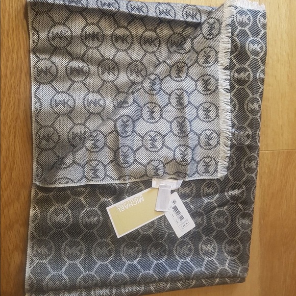 Michael Kors Jacquard blanket scarf - Picture 4 of 4